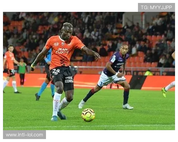 朗斯3-0洛里昂,主场展现强大攻击力